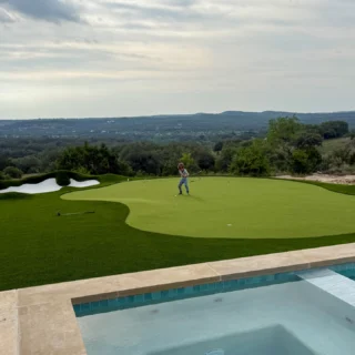 From pool to the putting green, family time outdoors!