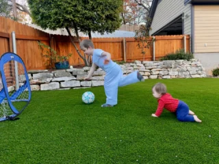 Green, clean & ready for playtime! Our artificial turf options are the perfect addition to any backyard, made in the USA 🇺🇸