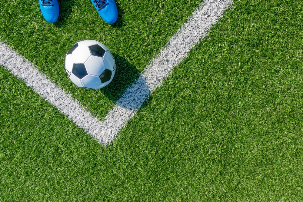 Artificial Turf vs. Grass for Football Fields: Which is the Better Choice?